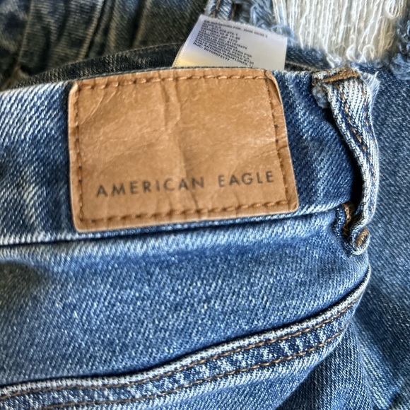 American Eagle Outfitters Women's Blue Distressed Curve Mom Jeans - Picture 5 of 9